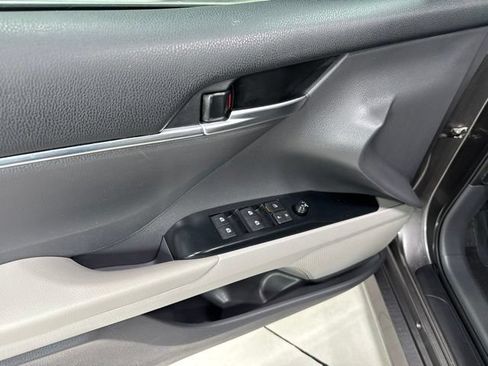 Used 2019 Toyota Camry LE FWD image 11