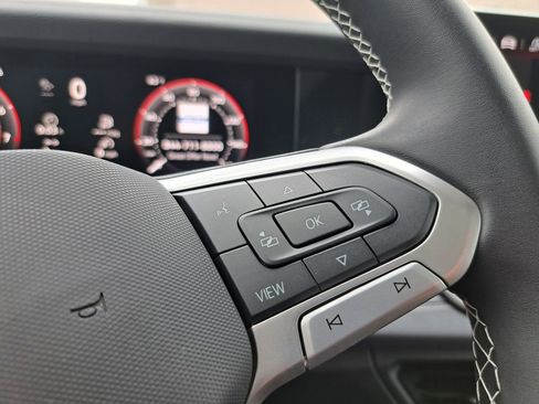 New 2026 Volkswagen Tiguan SE image 13