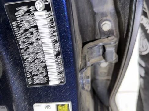 Used 2020 Toyota Corolla LE image 11