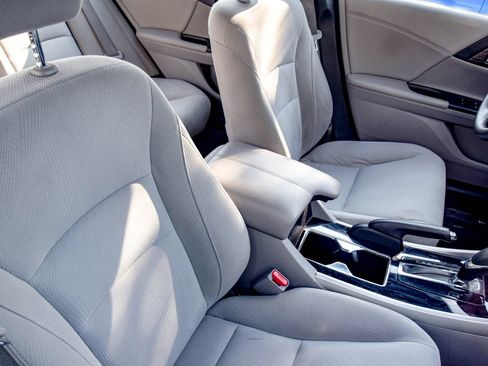 Used 2016 Honda Accord EX image 21