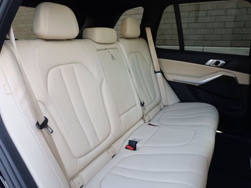 Used 2019 BMW X5 xDrive40i w/ Premium Package 2 AWD/4WD image 27