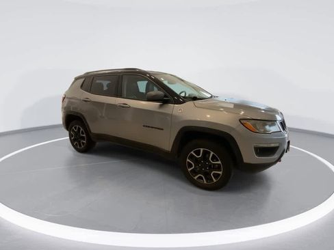Used 2019 Jeep Compass Trailhawk AWD/4WD image 2
