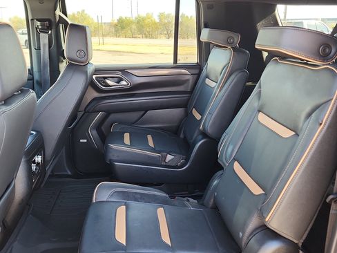 Used 2024 GMC Yukon XL AT4 w/ AT4 Premium Plus Package image 9