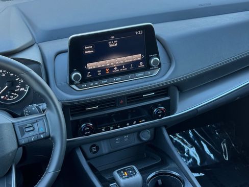 Used 2025 Nissan Rogue SV image 21