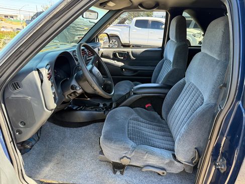 Used 2000 Chevrolet Blazer LS w/ LS Preferred Equipment Group image 9