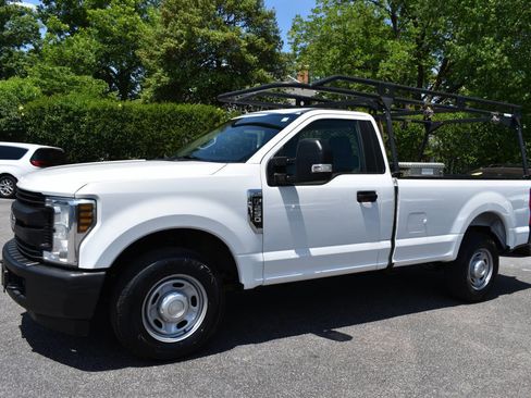Used 2018 Ford F250 XL w/ Power Equipment Group RWD image 2