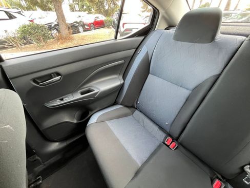 Used 2025 Nissan Versa SV image 39