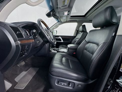 Used 2019 Toyota Land Cruiser image 15