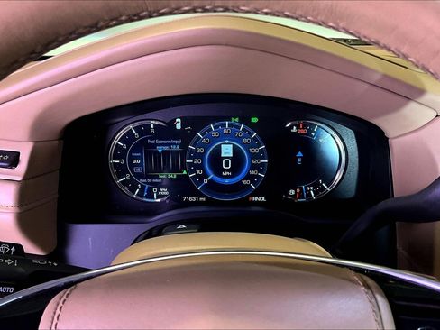 Used 2018 Cadillac Escalade ESV Platinum AWD/4WD image 14