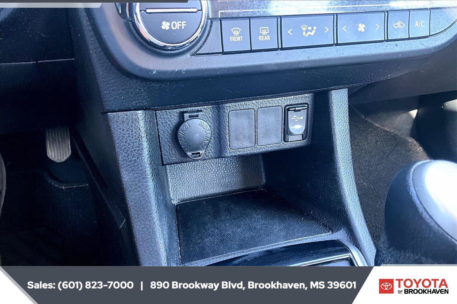 Used 2015 Toyota Corolla FWD image 23