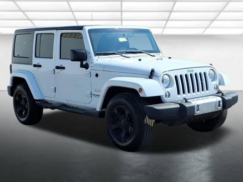 Used 2015 Jeep Wrangler Unlimited Sahara w/ Connectivity Group AWD/4WD image 9