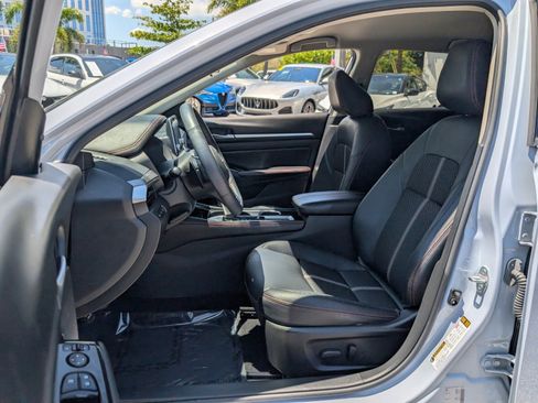 Certified 2024 Nissan Altima 2.5 SR FWD image 9