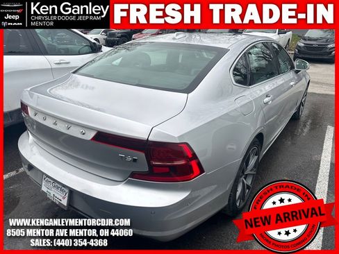 Used 2018 Volvo S90 T6 Momentum w/ Convenience Package image 10