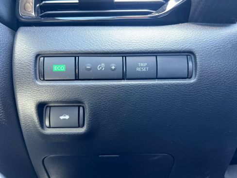 Used 2024 Nissan Sentra SR FWD image 29