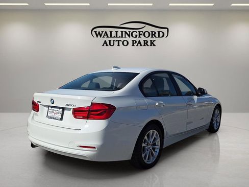 Used 2017 BMW 320i xDrive Sedan image 4