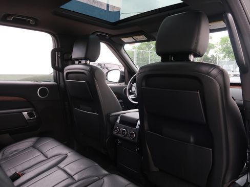 Used 2018 Land Rover Discovery HSE image 40