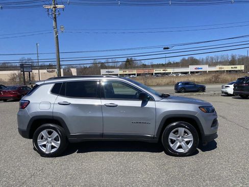 Certified 2022 Jeep Compass Latitude w/ Convenience Group AWD/4WD image 2