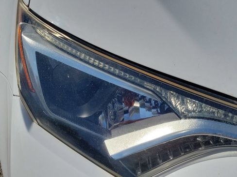 Used 2018 Toyota RAV4 XLE FWD image 10
