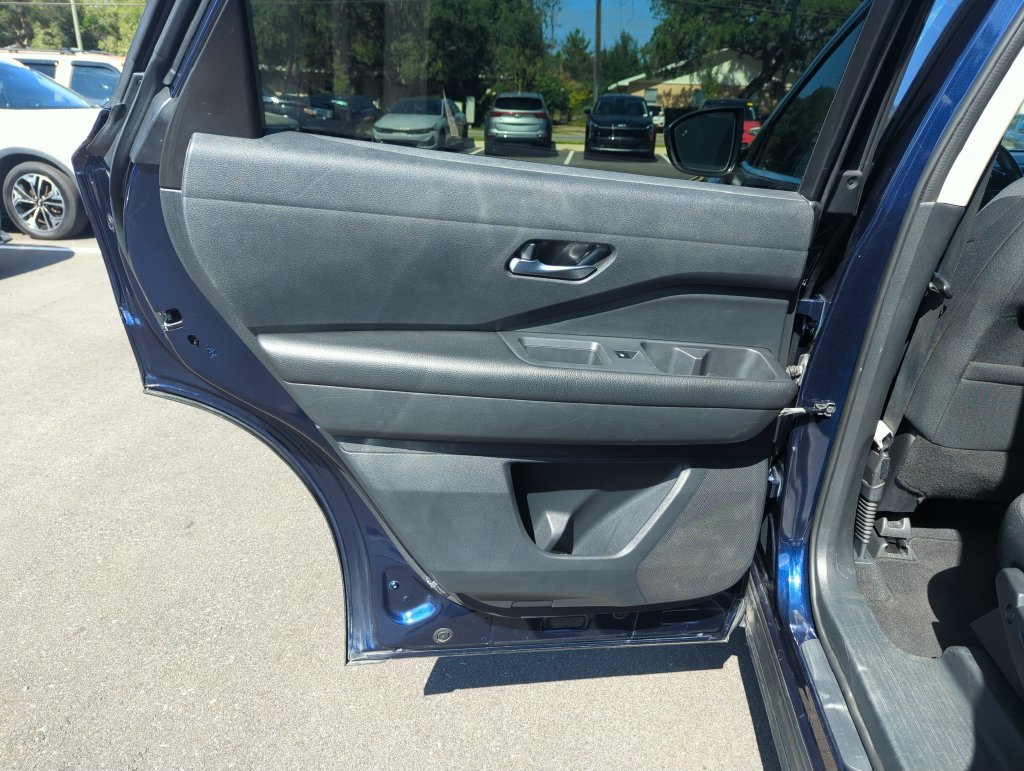 Used 2022 Nissan Pathfinder SV AWD/4WD image 27