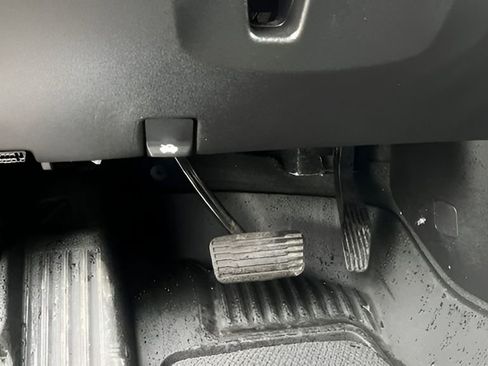 Used 2022 GMC Sierra 1500 AT4 w/ AT4 Premium Package image 18