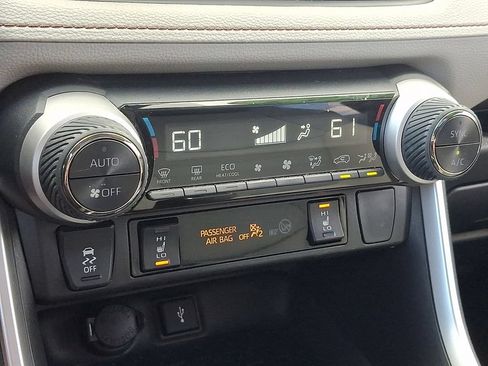 Used 2022 Toyota RAV4 XLE Premium AWD/4WD image 16