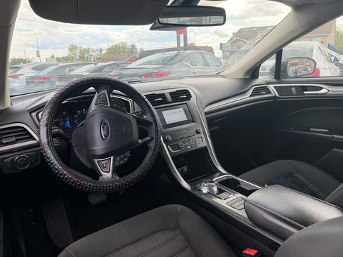 Used 2020 Ford Fusion SE FWD image 6