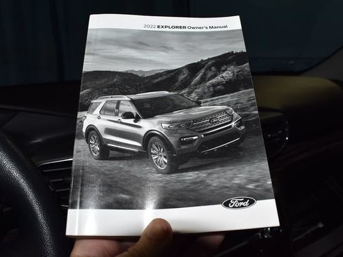 Used 2022 Ford Explorer Limited w/ Equipment Group 301A AWD/4WD image 11