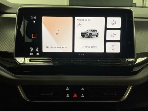 Used 2024 Volkswagen Atlas Peak Edition SE image 9