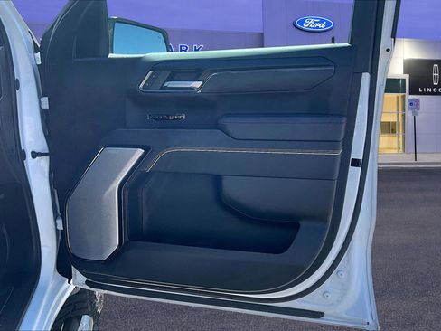 Used 2024 GMC Sierra 1500 AT4X image 31