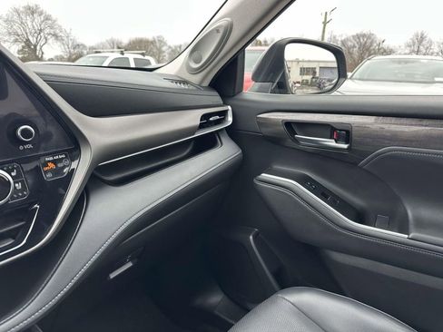 Used 2023 Toyota Highlander Limited image 29