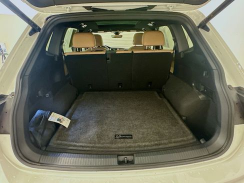 Used 2022 Volkswagen Tiguan SE w/ Panoramic Sunroof Package AWD/4WD image 31
