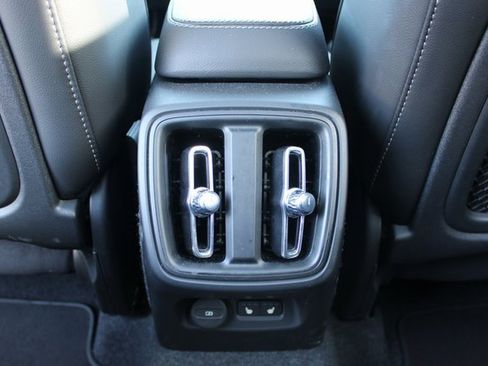 Used 2025 Volvo XC40 B5 Plus image 36