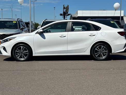 Used 2024 Kia Forte LXS w/ LXS Technology Package FWD image 7