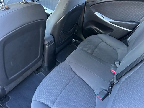 Used 2012 Hyundai Accent SE FWD image 15