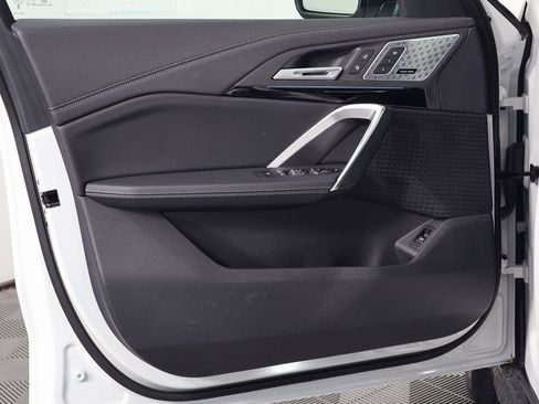 Used 2025 BMW X1 xDrive28i w/ Premium Package image 12