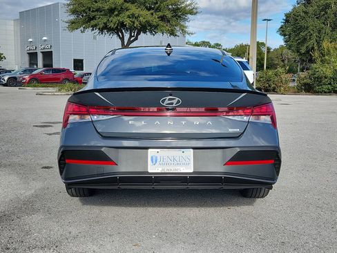 Used 2025 Hyundai Elantra SEL image 4