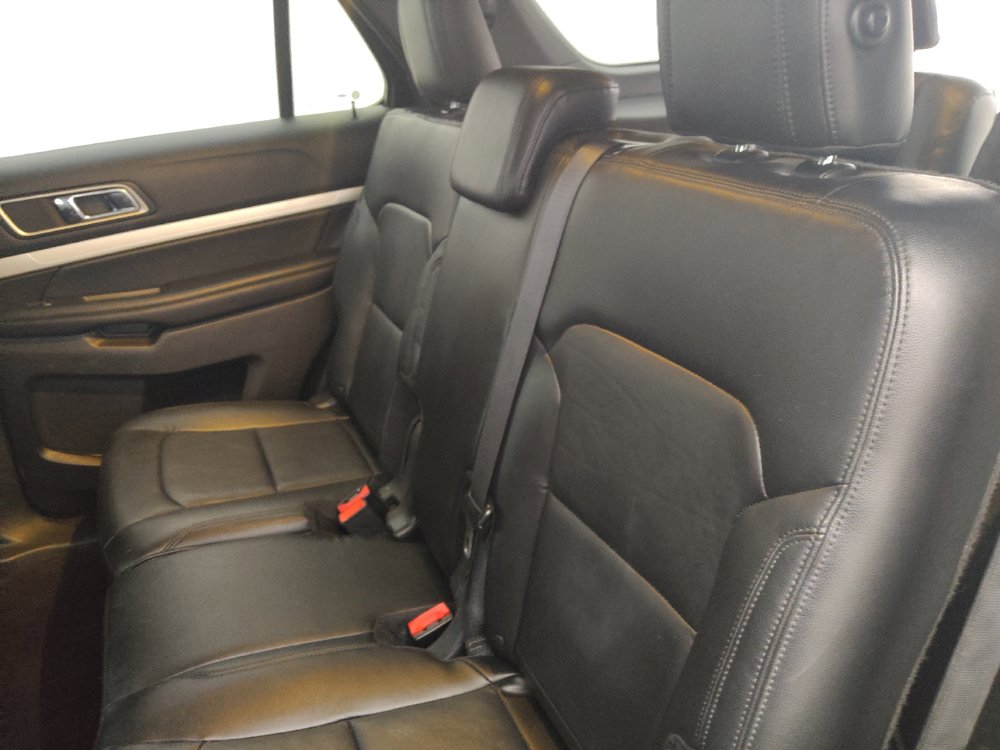Used 2016 Ford Explorer XLT w/ Equipment Group 202A AWD/4WD image 18