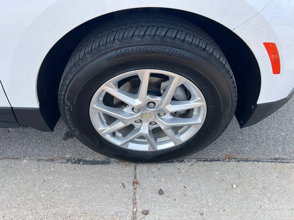 Used 2022 Chevrolet Equinox LS w/ LS Convenience Package FWD image 11