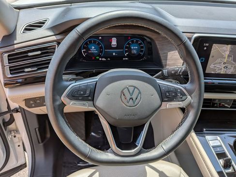 Used 2025 Volkswagen Atlas SEL AWD/4WD image 23