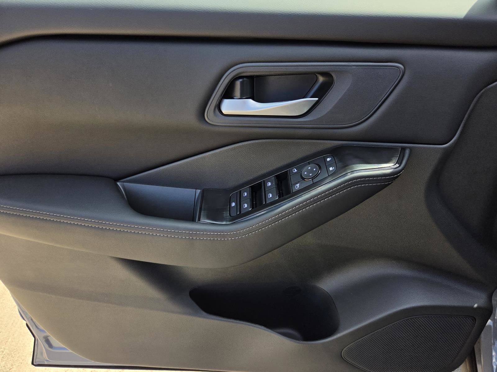 New 2026 Nissan Rogue SV FWD image 17