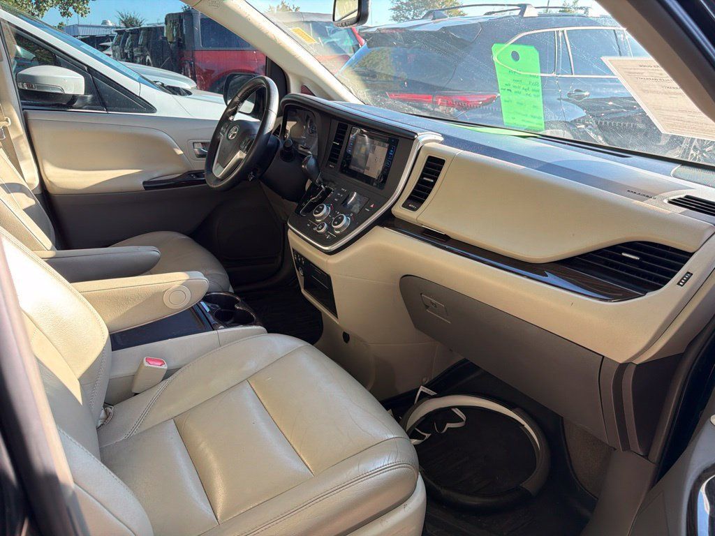 Used 2015 Toyota Sienna XLE w/ XLE Navigation Package FWD image 5
