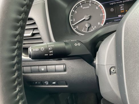 Used 2025 Nissan Rogue SV FWD image 32
