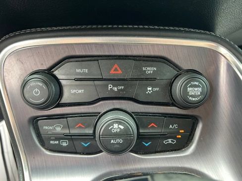 Used 2018 Dodge Challenger R/T w/ Driver Convenience Group RWD image 21
