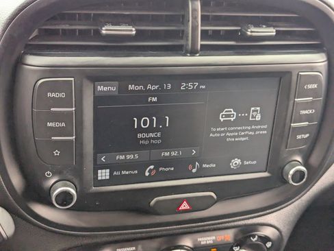 Certified 2025 Kia Soul LX w/ LX Technology Package FWD image 24