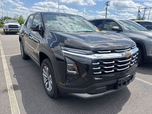 Used 2025 Chevrolet Equinox LT AWD/4WD image 3