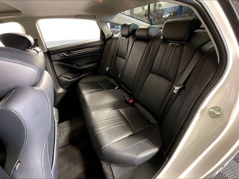 Used 2018 Honda Accord Touring image 37