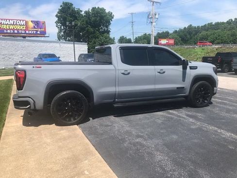Used 2024 GMC Sierra 1500 Elevation w/ LPO, Elevation Black Package AWD/4WD image 4
