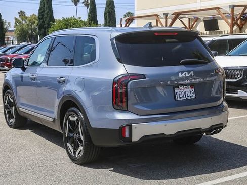 Certified 2023 Kia Telluride EX w/ EX Captain's Chair Package FWD image 8