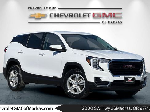 Used 2024 GMC Terrain SLE image 1