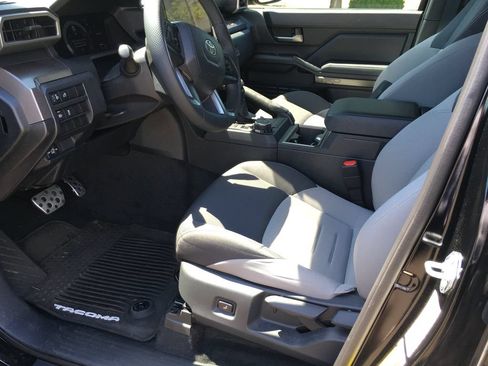 Used 2024 Toyota Tacoma TRD Sport AWD/4WD image 4